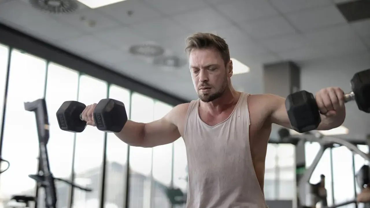 Jaki trening na redukcję? Połącz siłę i cardio dla efektów!