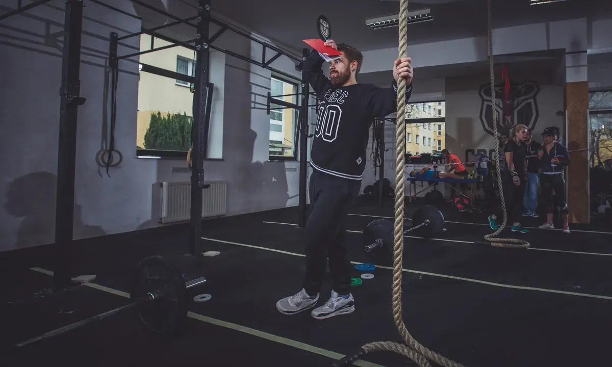CrossFit: Jakie ćwiczenia? Fundamenty, skalowanie i bezpieczeństwo