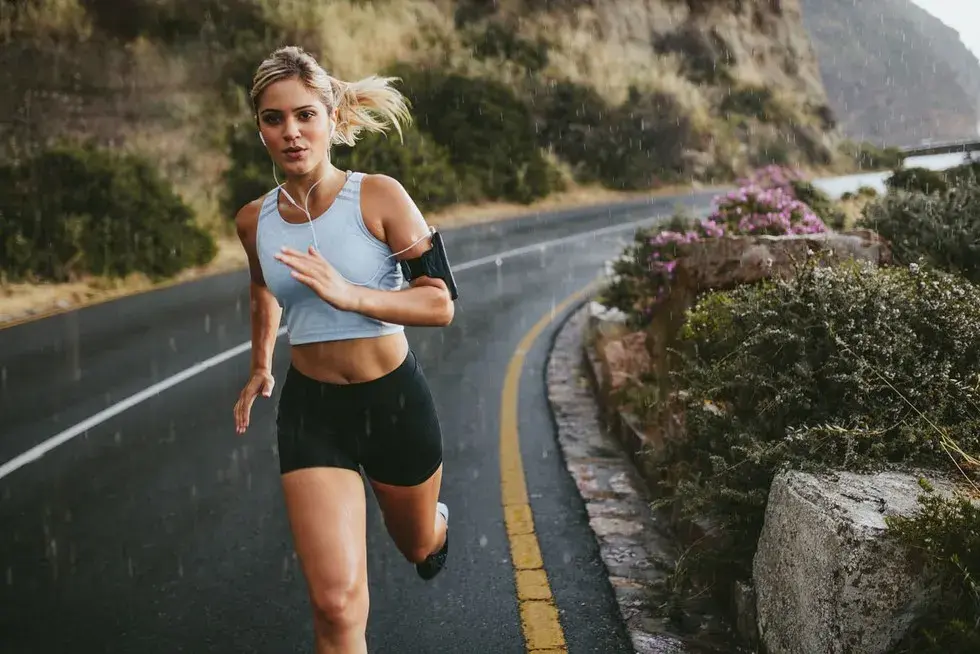Jogging vs. bieganie: Które lepsze dla zdrowia i sylwetki?
