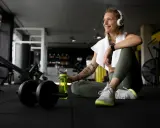 CrossFit czy siłownia? Wybierz świadomie: cele, koszty, efekty