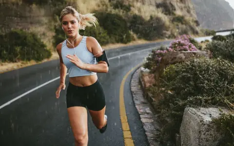 Jogging vs. bieganie: Które lepsze dla zdrowia i sylwetki?