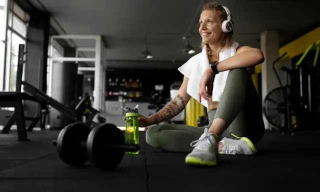 CrossFit czy siłownia? Wybierz świadomie: cele, koszty, efekty