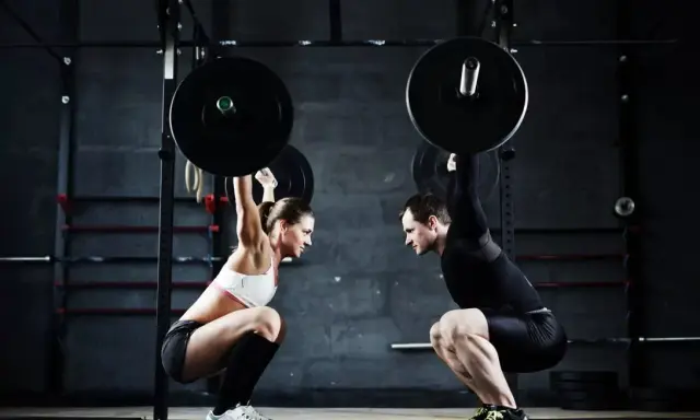 CrossFit dla początkujących: Zacznij mądrze i uniknij kontuzji