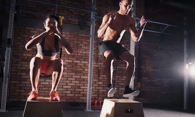Jak ułożyć trening CrossFit? Samodzielny plan, progres bez kontuzji.