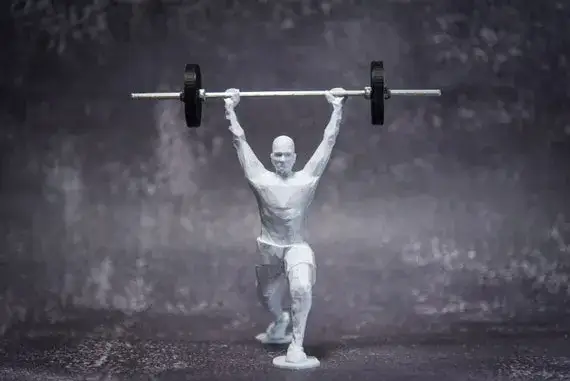 CrossFitter podnoszący sztangę